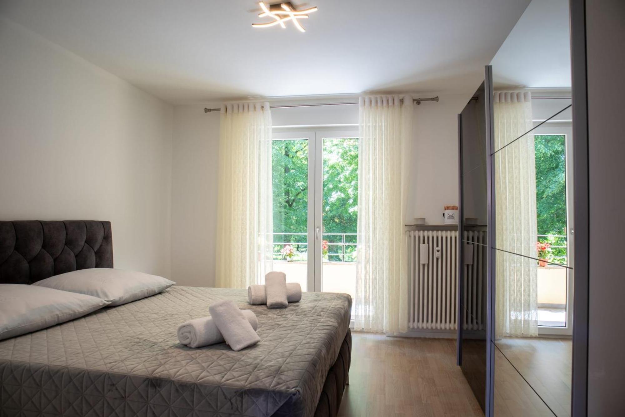 Mega Lux Apartment Esslingen am Neckar Esterno foto
